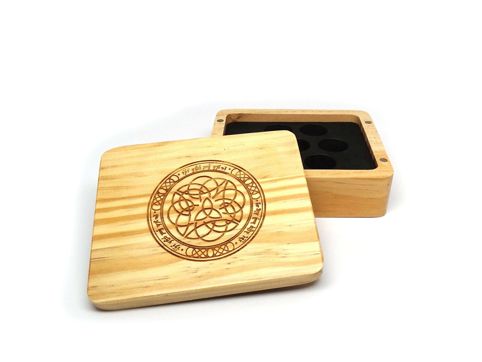 pine dice case